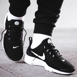 EUC Men’s Nike Presto Fly Shoes in Black